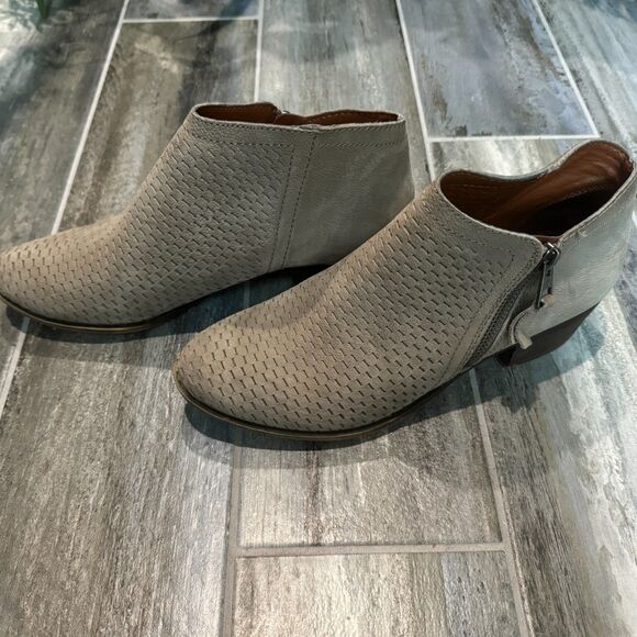 Lucky Brand Gray perforated side zip leather bootie Size 7.5 M Taupe Beige Color - Picture 1 of 6